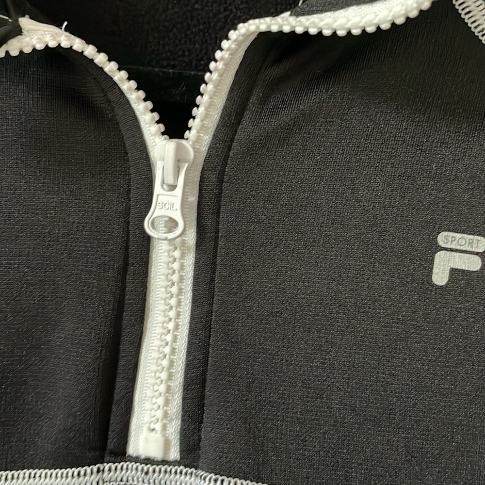 Black Fila with partial zip front size M 💯 polyester - Picture 4 of 9